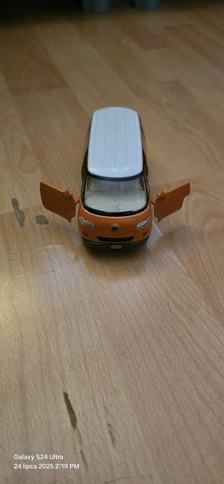 Volkswagen New Microbus 2001 Welly Kinsmart Transporter Multivan