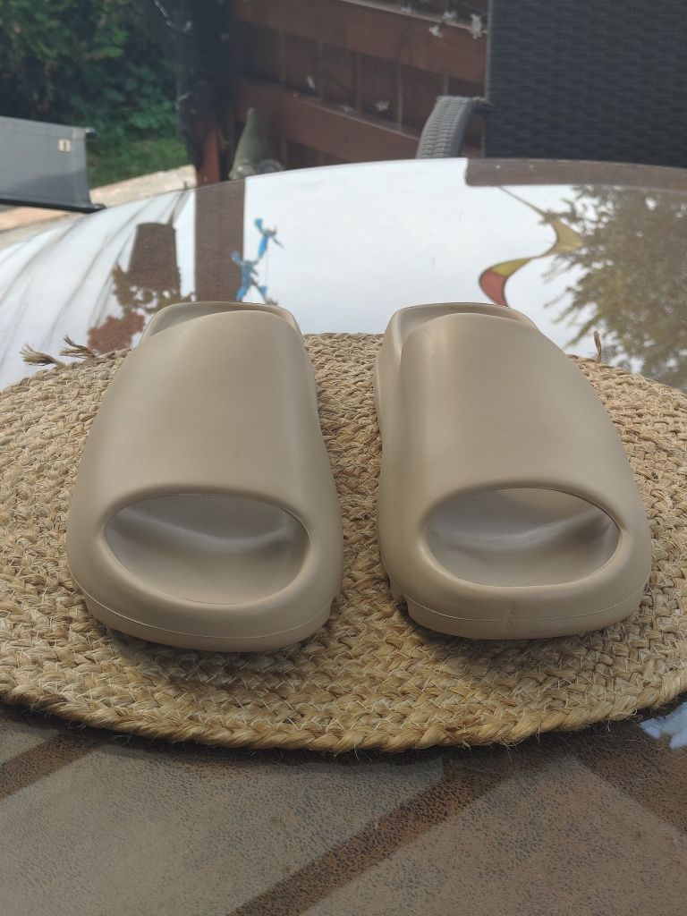 Klapki Adidas Yezzy slide Pure rozmiar 45,(11).