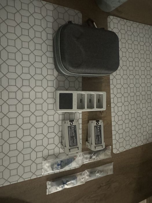 Dji mini 3 baterie, hub, etui smigla filtry