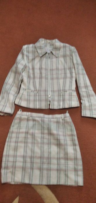 Жіночий  костюм.