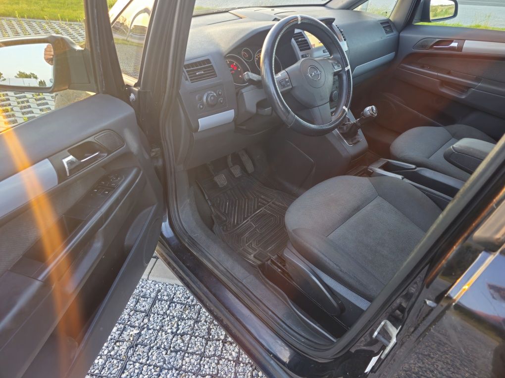 Opel Zafira B 1.9cdti 7osob Tanio Jeździ Uszkodzone Turbo Okazja