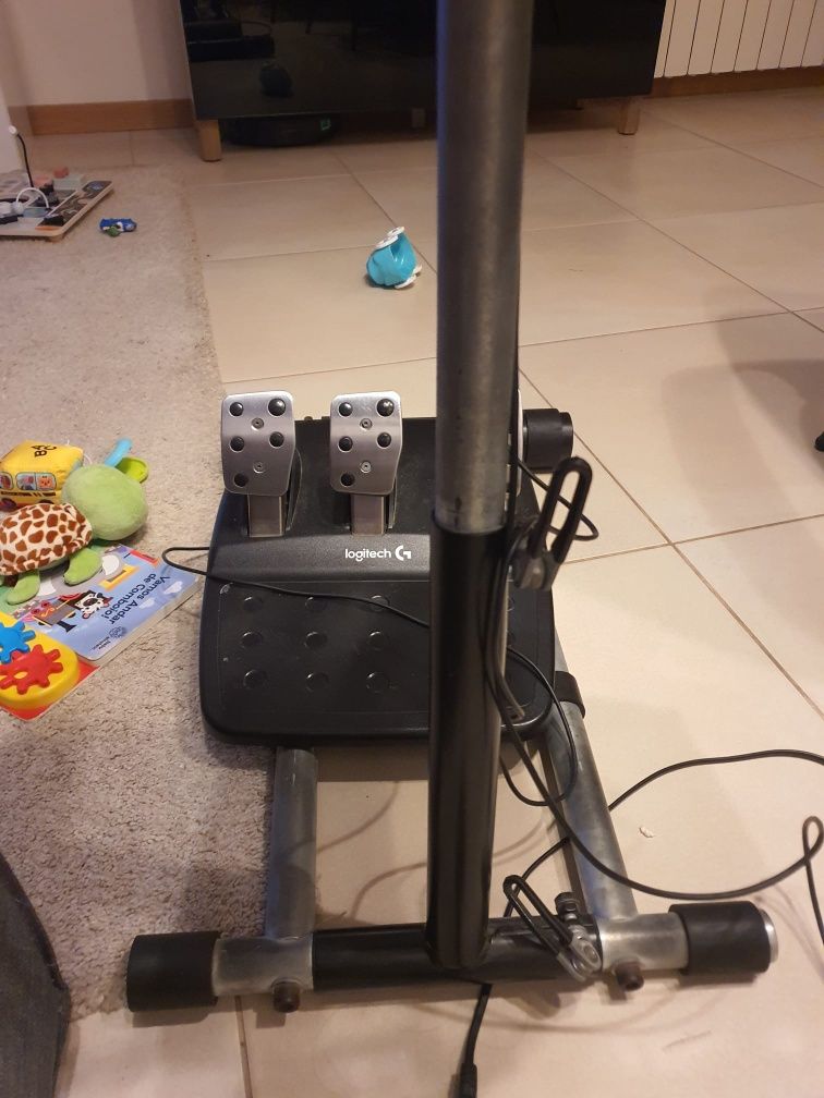 Volante G29+base Ps5/ Ps4