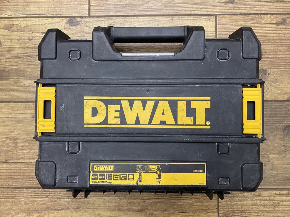 Młotowiertarka udarowa DeWalt D25133 + skrzynka TSTak