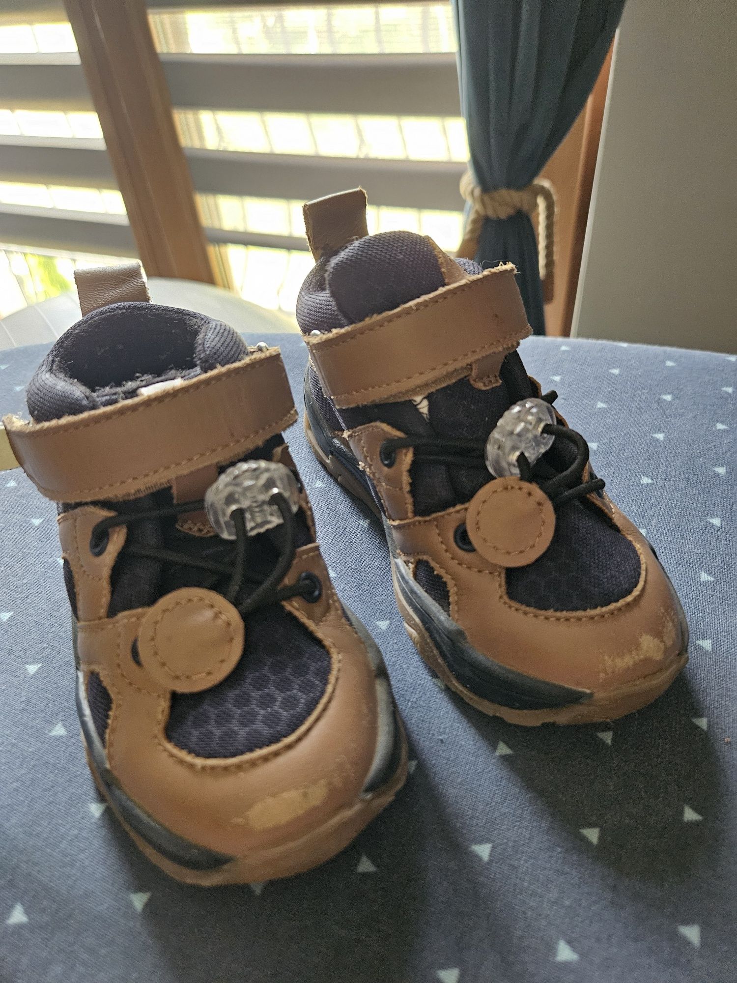 Sprzedam buty widoczne na zdjęciach