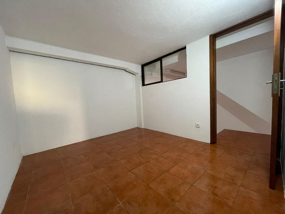 Aluga-se quarto grande