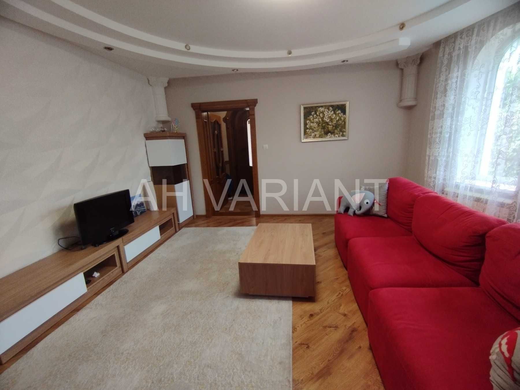 Продається сучасний будинок в м. Ужгород, вул. О. Блистіва
Код: 9135