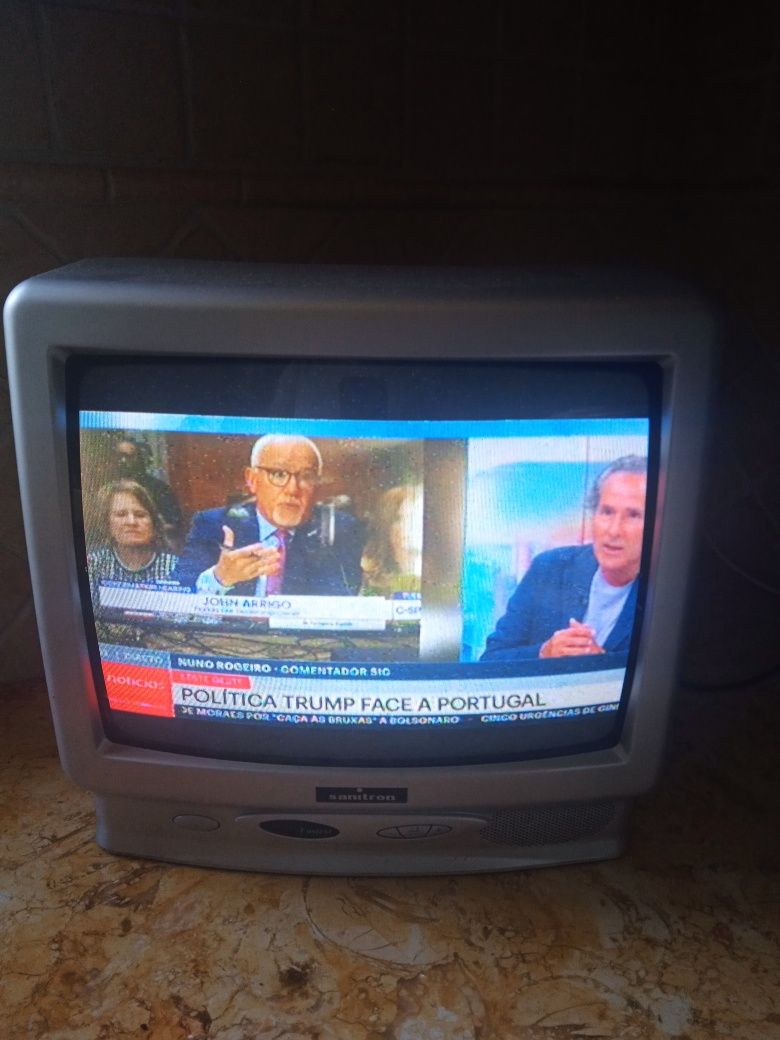 Tv pequena como nova