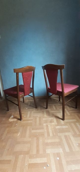Stare krzesła drewniane tapicerowane Fameg