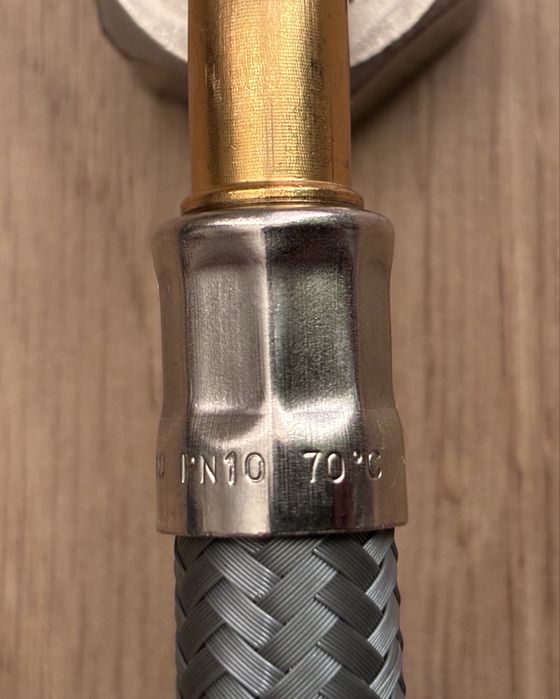 Junkers Bosch przyłącze kątowe do zimnej wody 1/2" x 3/4"