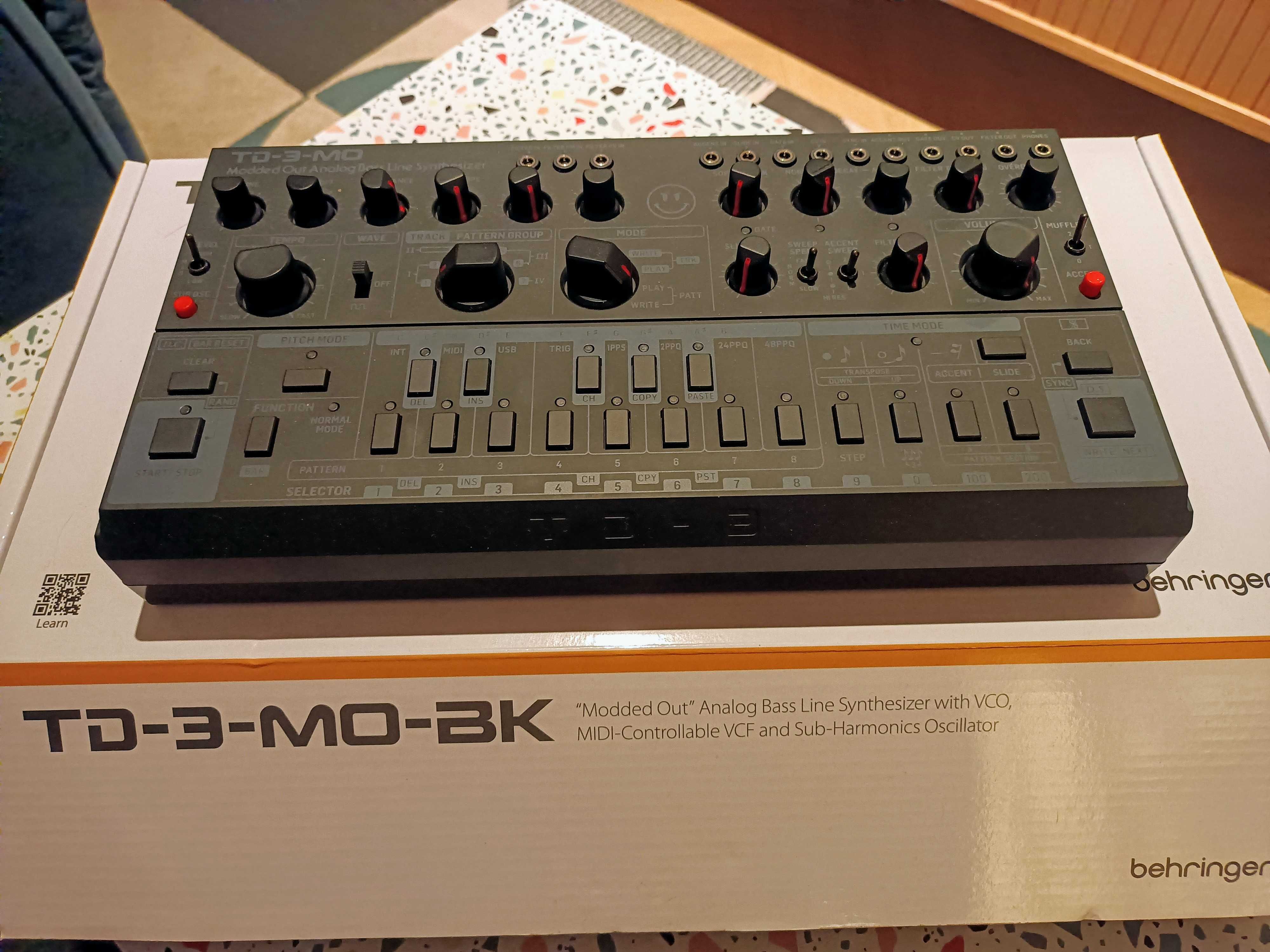 BEHRINGER TD-3-MO-BK - Syntezator analogowy linii basowych