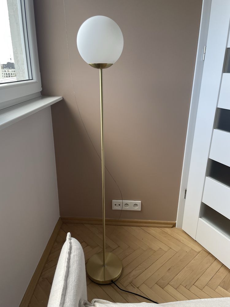 Lampka podłogowa