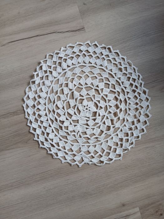 Jogo de quarto em croché fino muito elegante