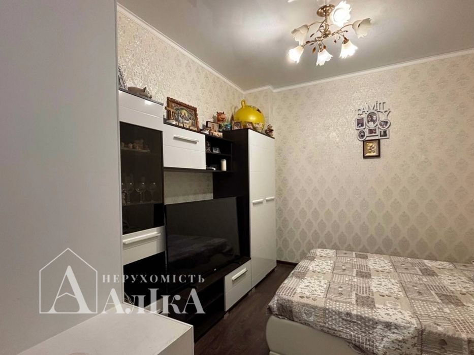 Продам 2-кімнатну секцію з ремонтом в центрі міста