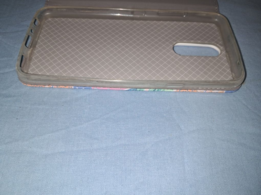 Etui na telefon LG K40