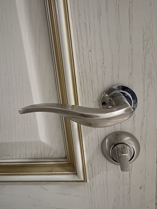 5 комплектов дверей в квартриру