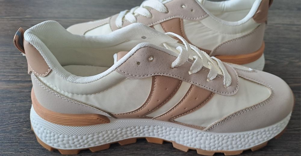 Buty sportowe damskie