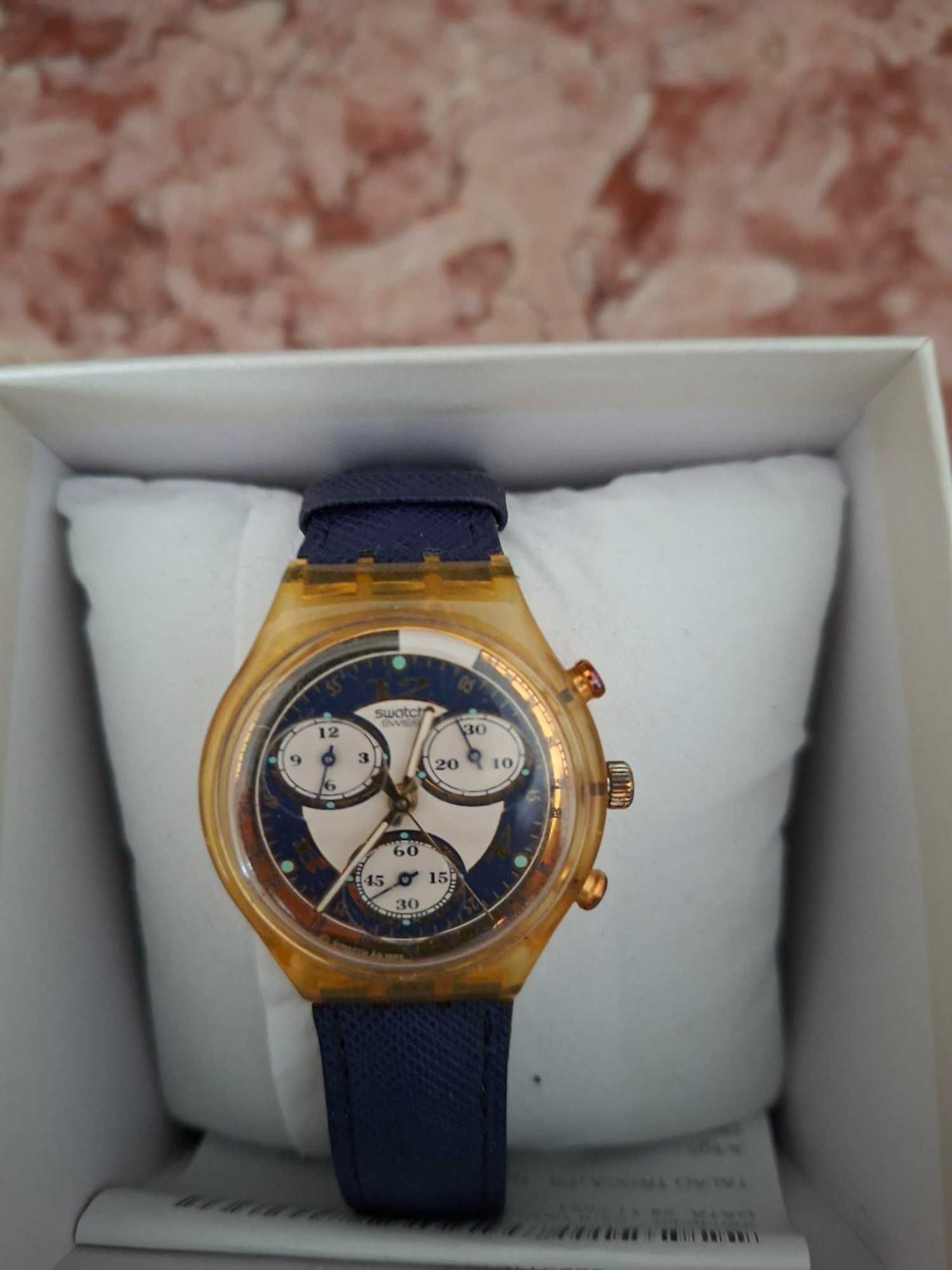 Relogio Swatch coleção dourado, pulseira azul, como novo