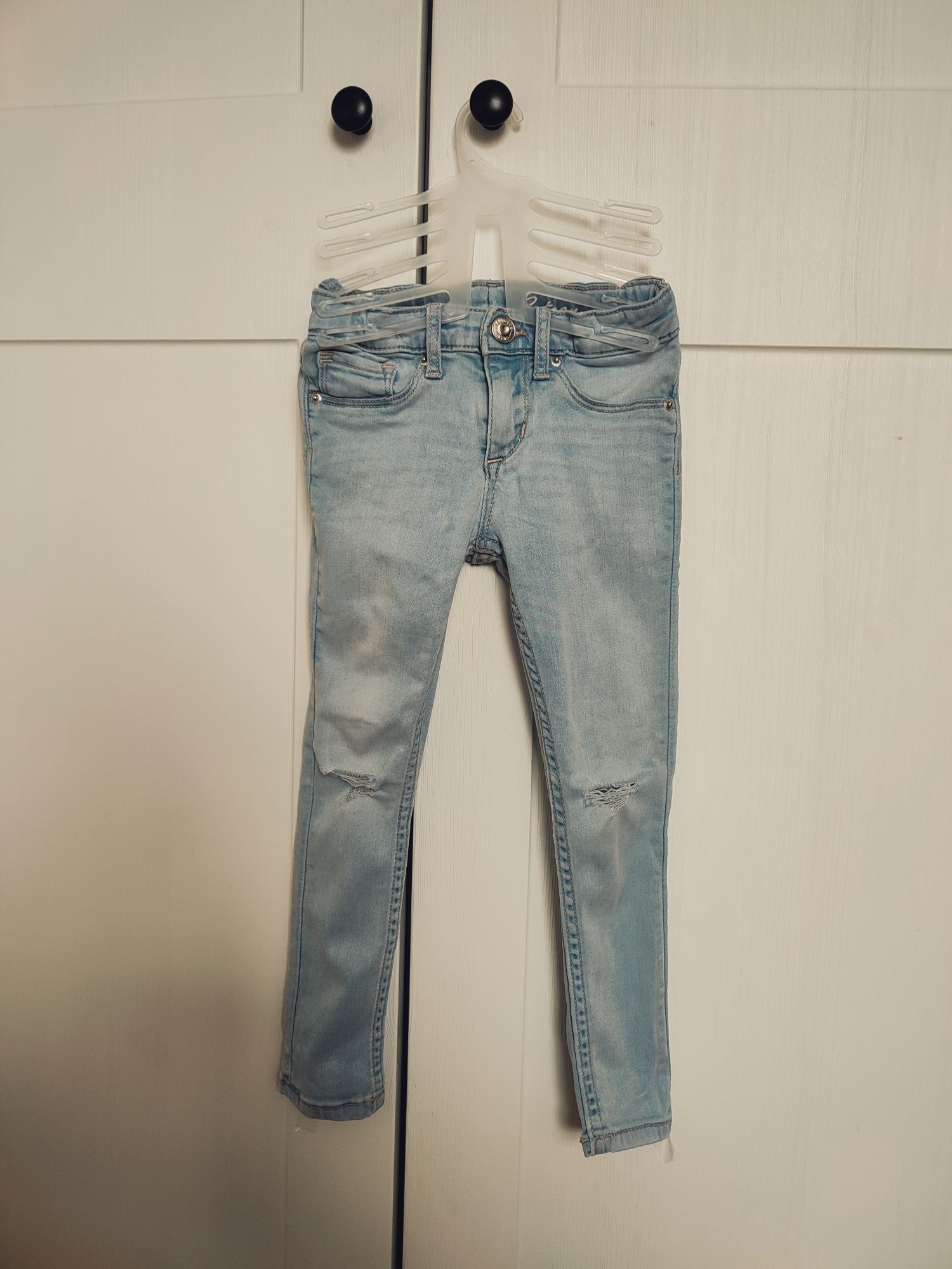 Dżinsowe jeansowe rurki 104 H&M bardzo miękki elastyczny materiał