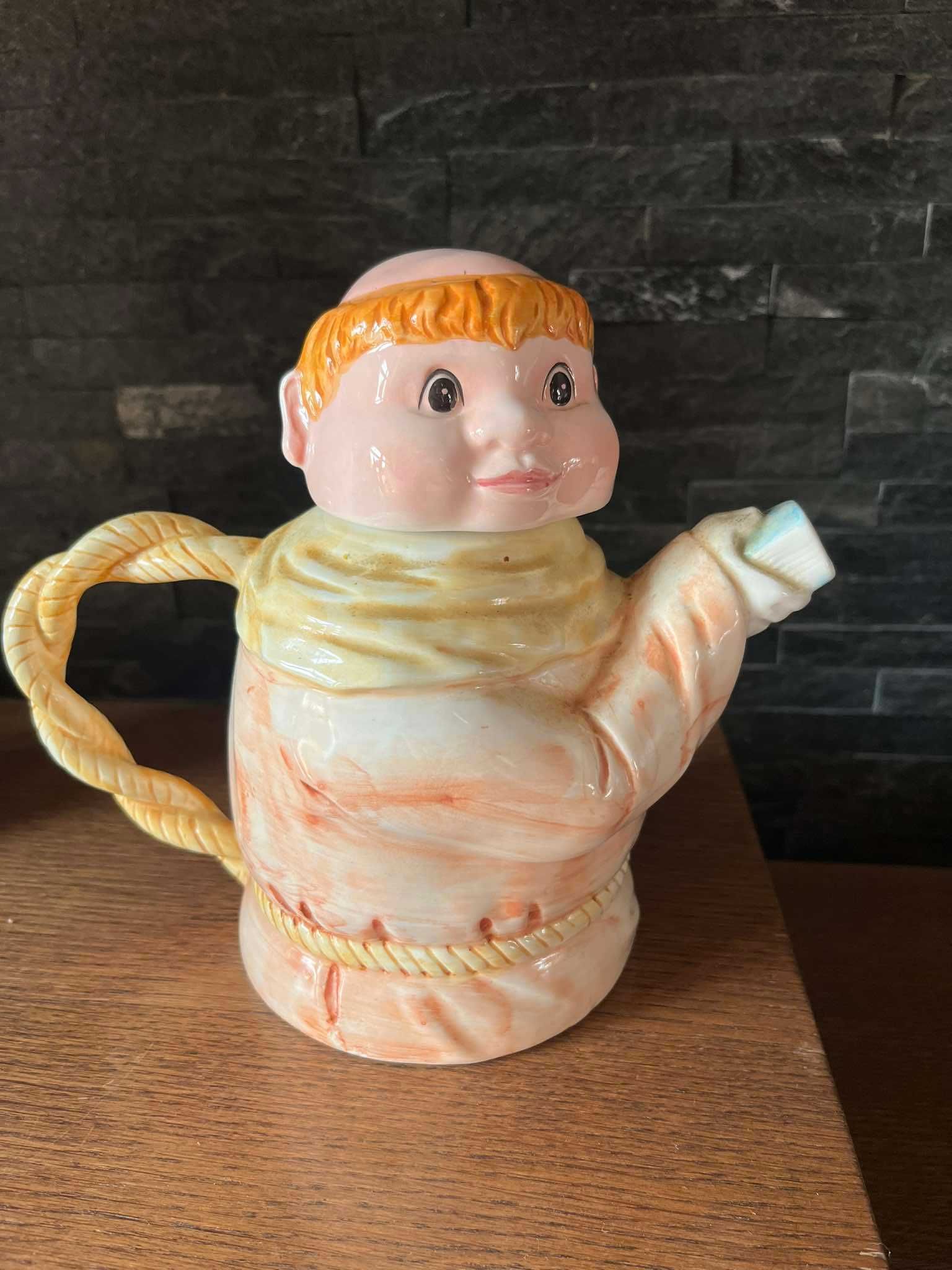 Mnich zakonnik porcelanowy dzbanek