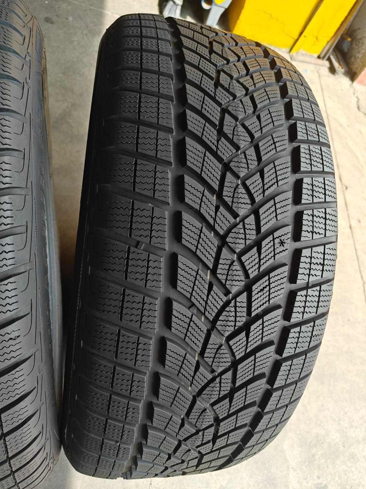 R20 275 45 шини зимові в ідеалі GoodYear Ultragrip Ice SUV майже 24р