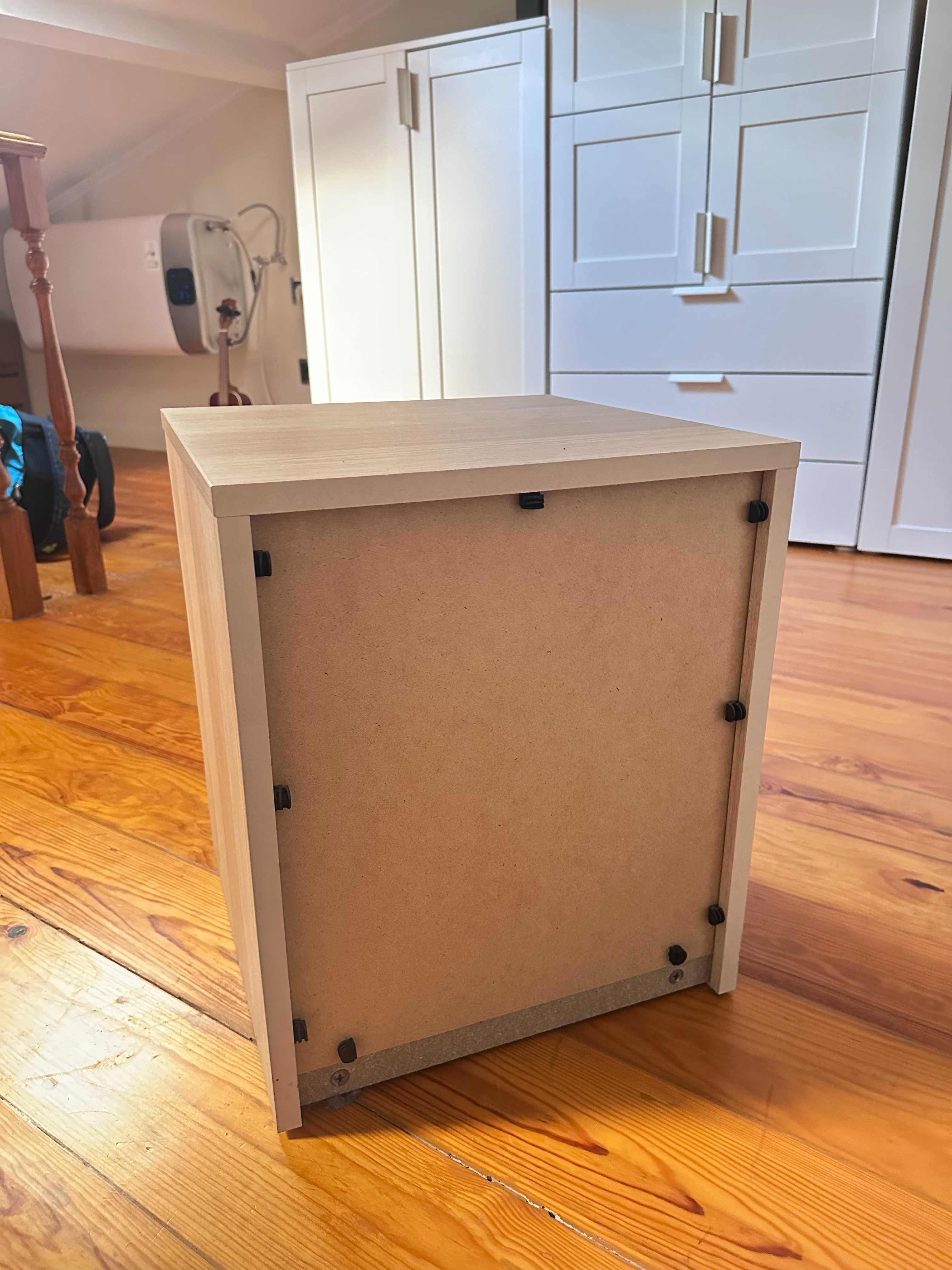 Mesa de Cabeceira IKEA ASKVOLL