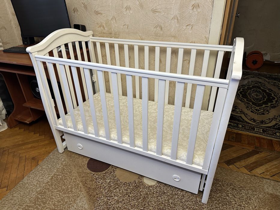 Кроватка детская Верес с маятником и ящиком