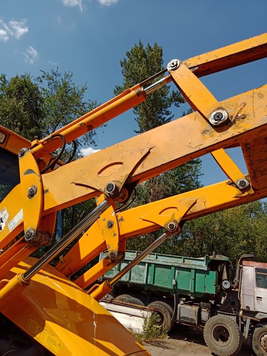 Продам екскаватор навантажувач JCB 3CX