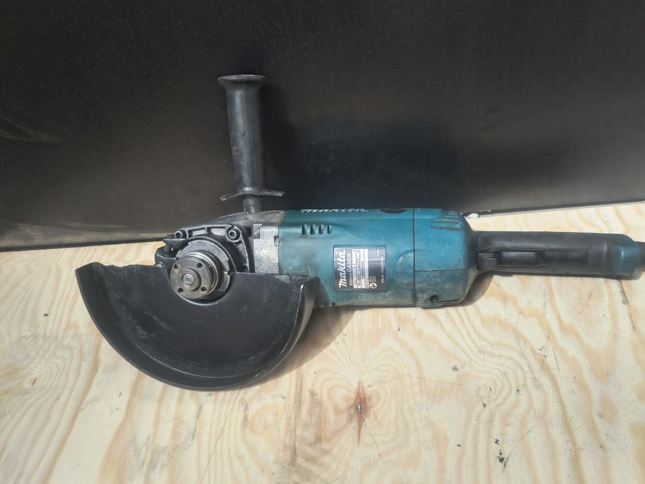 Szlifierka kątowa Makita Duża 230 GA9020S