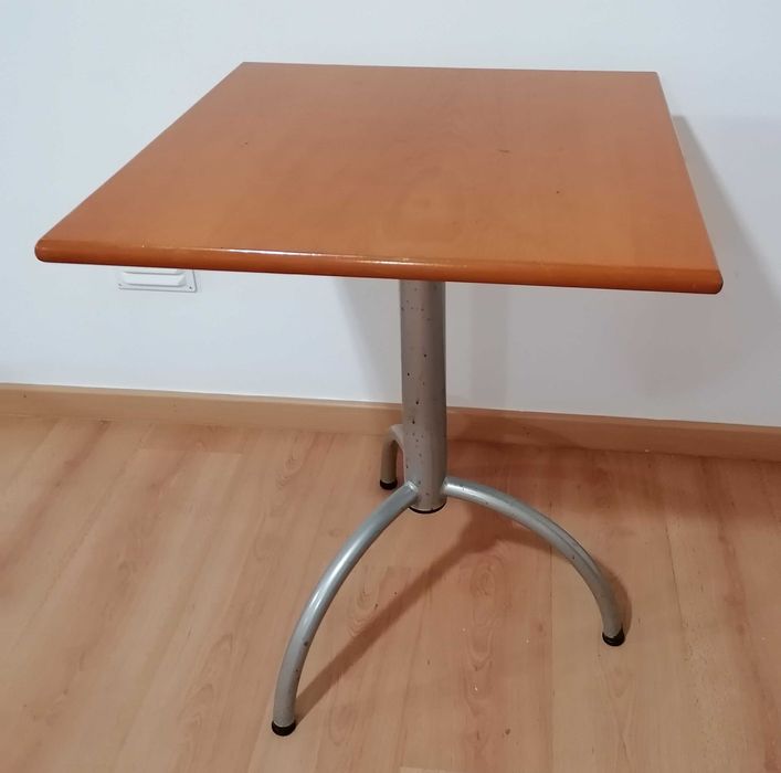 Conjunto de 1 Mesas e 4 cadeiras para café/pastelaria