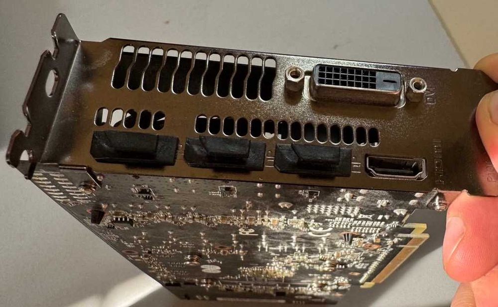 Відеокарта AMD radeon RX570 4GB