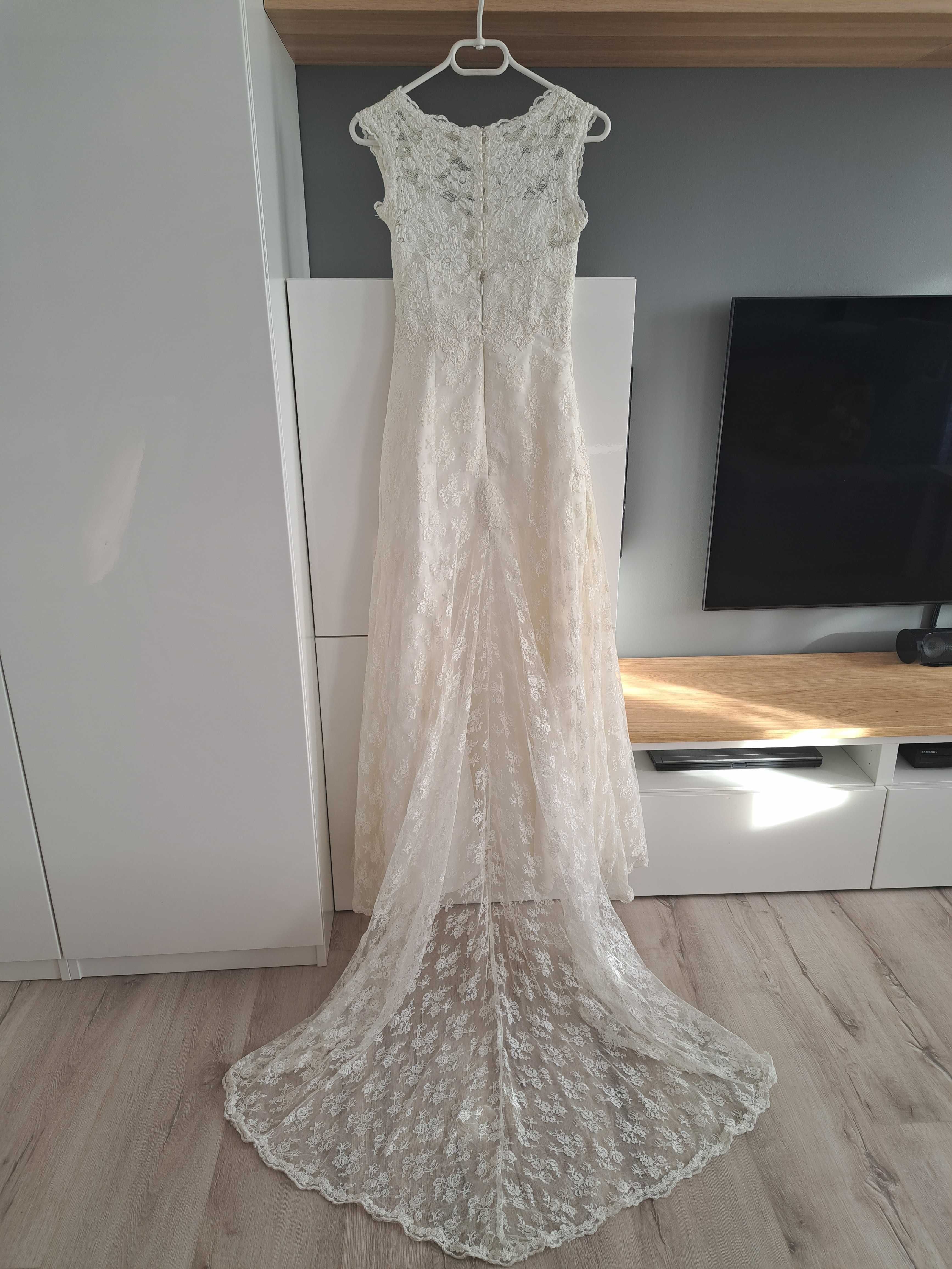 Suknia ślubna (rozmiar 34)