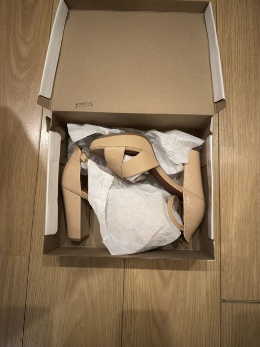 Sapatos salto alto piccadilly