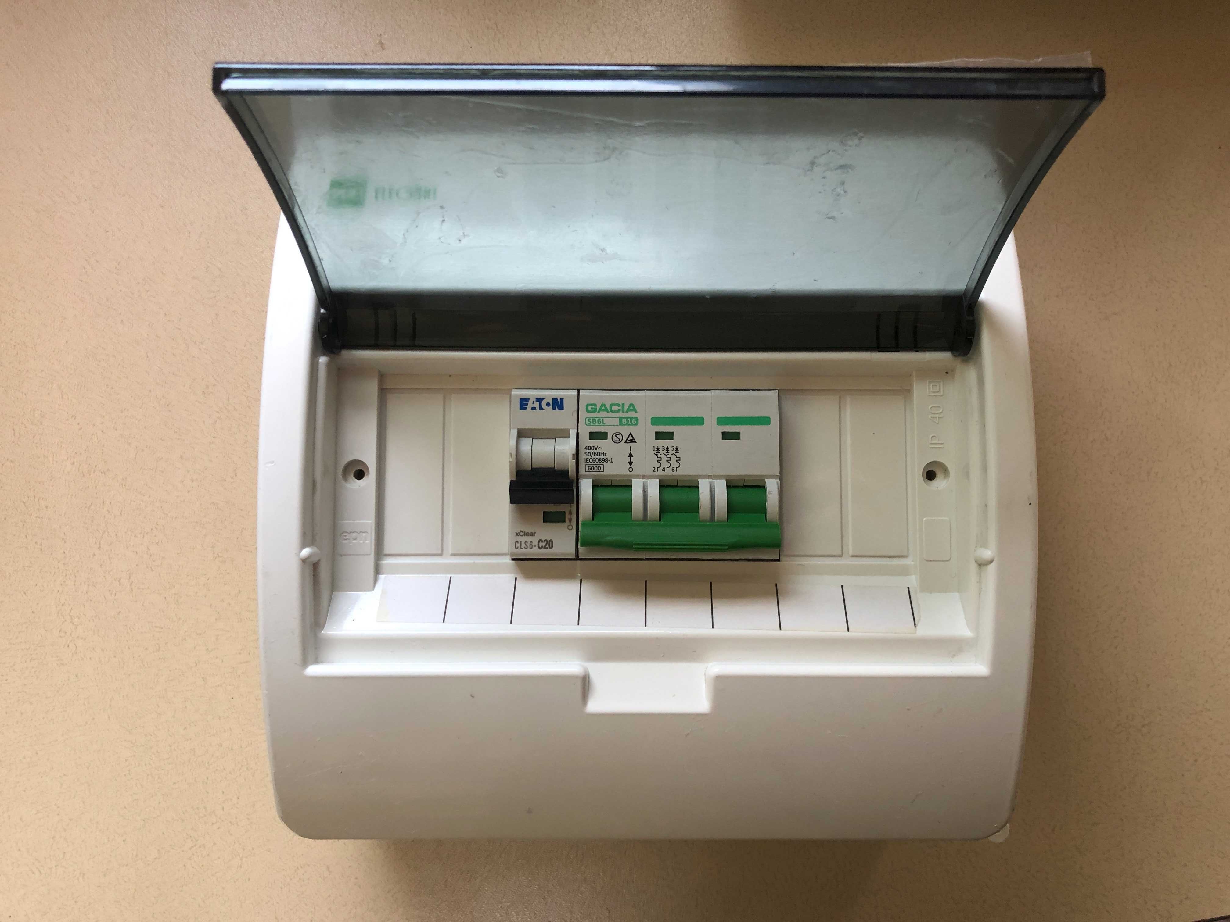 Rozdzielnica natynkowa 1x8 Elektro-Plast + bonus