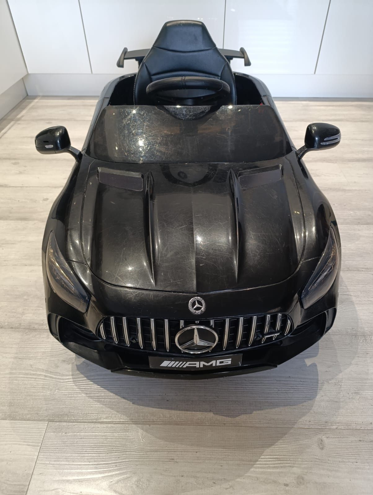 Samochód elektryczny dla dzieci

Model: Mercedes-Benz AMG GT-R CZARNY