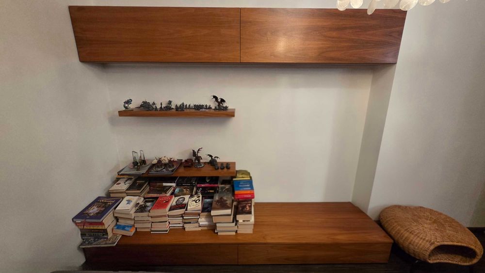 Regał z litego drewna