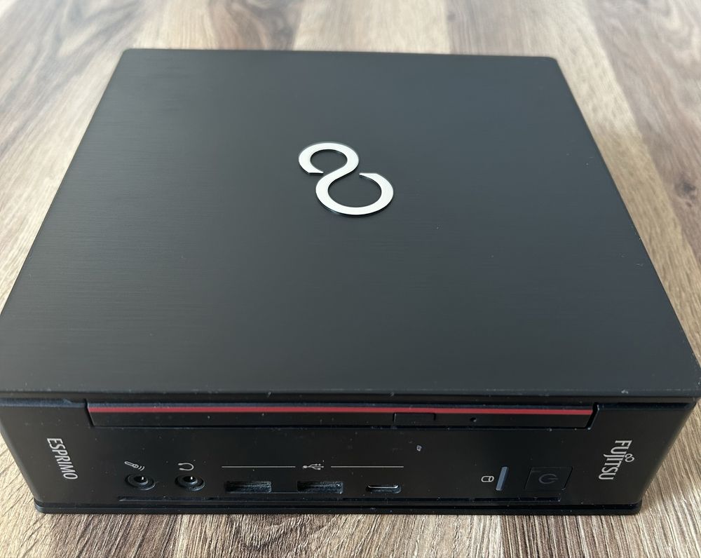 Mini PC Fujitsu Esprimo Q957 i5-7500T 8GB DDR4 SSD M.2 256GB W10