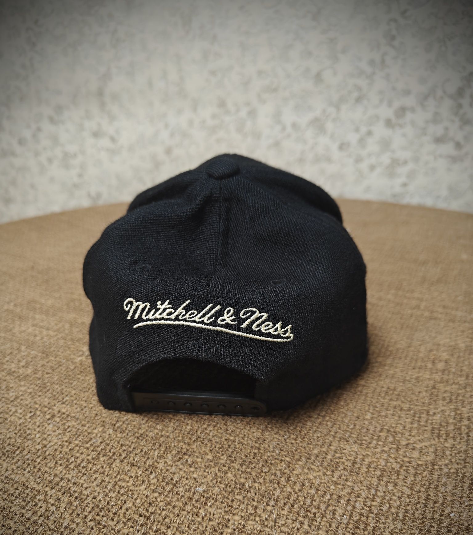 Продам  фирменную бейсболку  MITCHELL & NESS