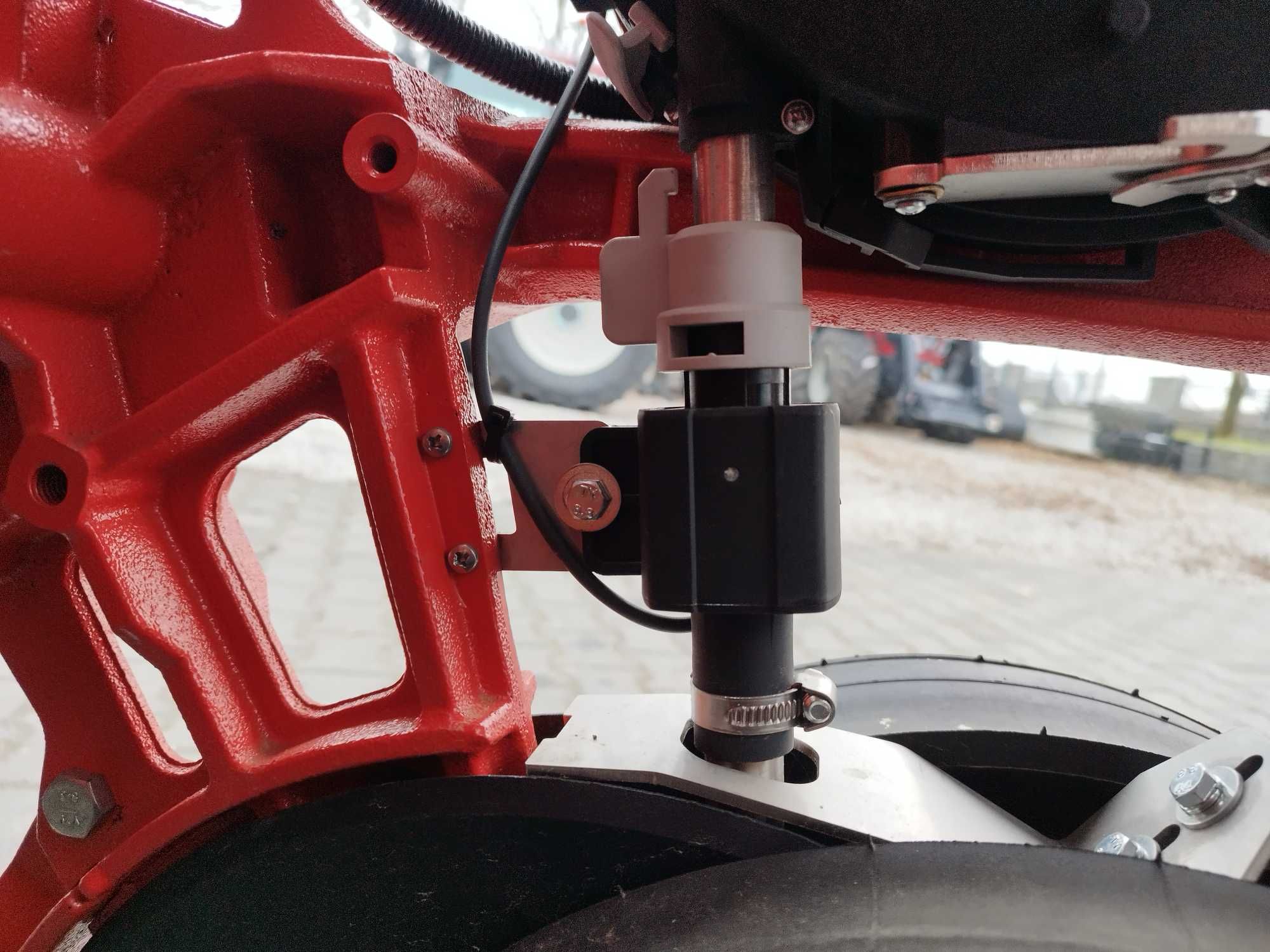 Pneumatyczny siewnik do kukurydzy Kverneland Optima V SX e-drive