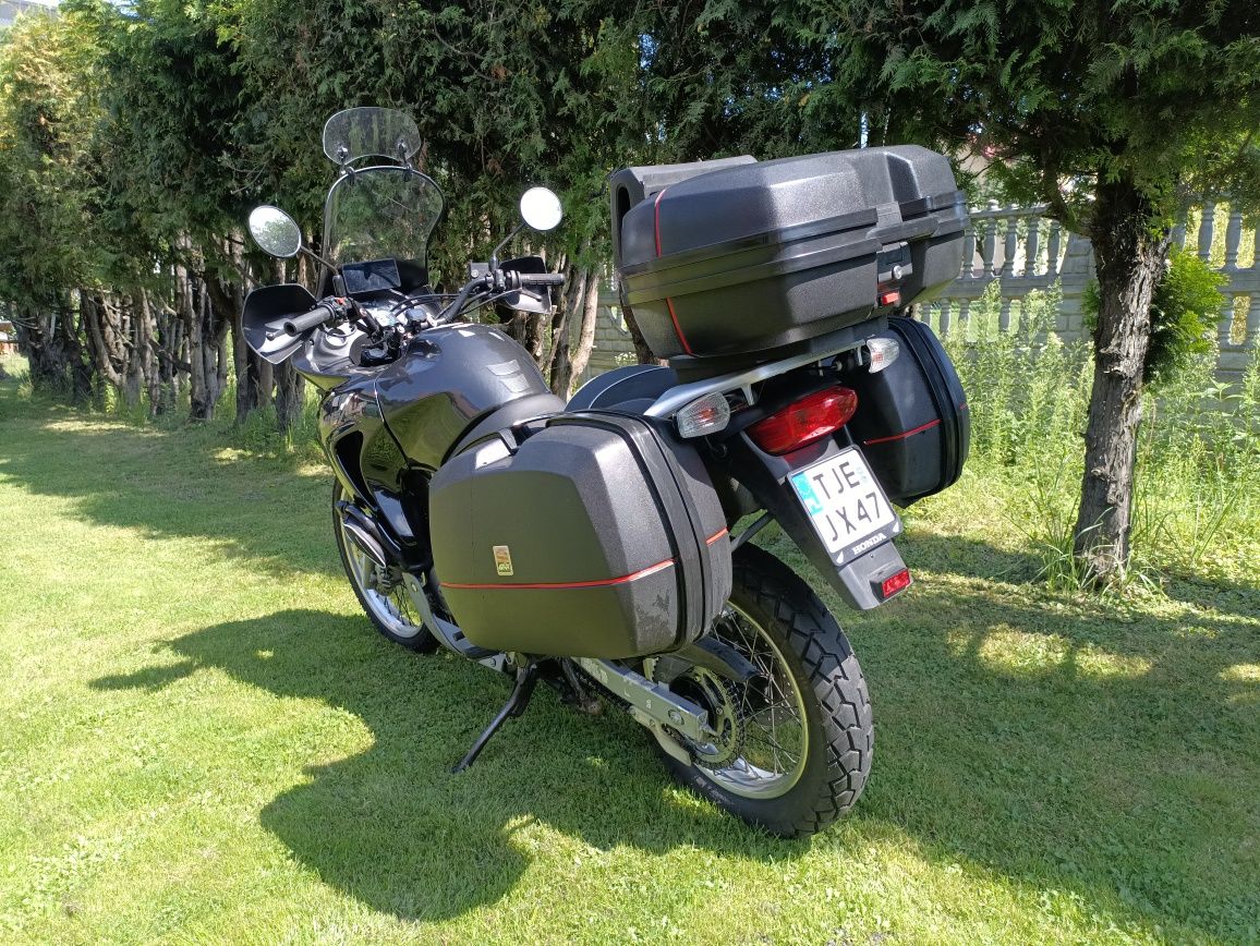 Honda Transalp 650 Warto vstrom gs
