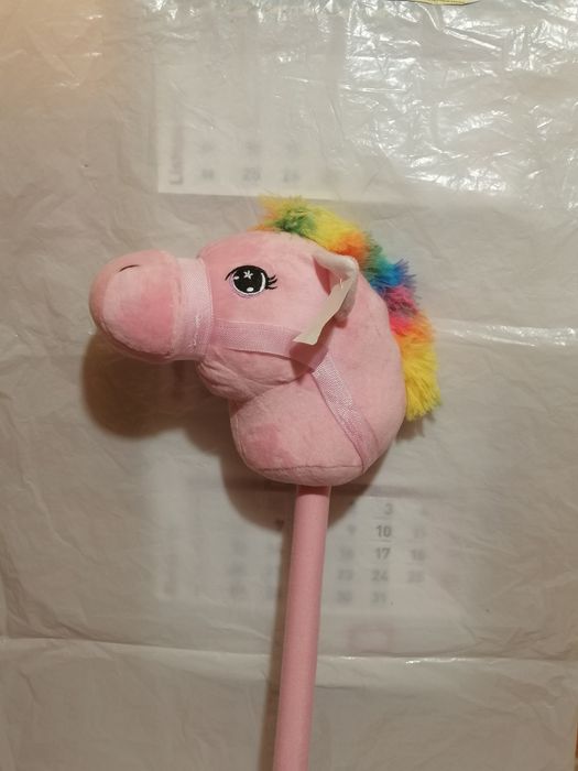 Różowy Hobby Horse. Koń na kiju z dźwiękiem.