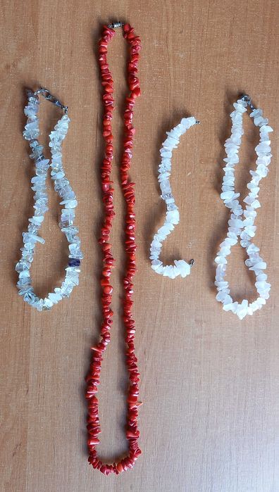 korale i kryształ górski- naszyjniki