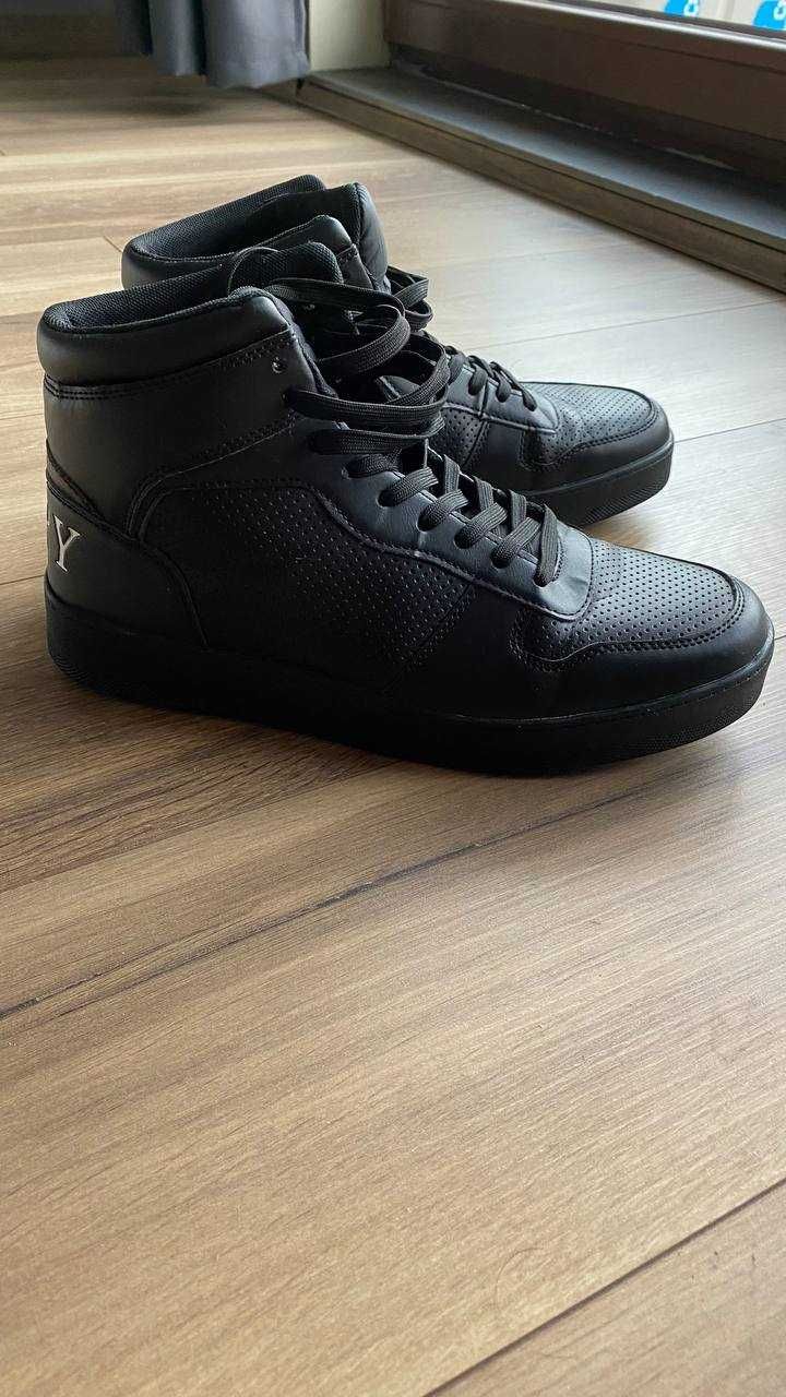 Sprzedam wysokie sneakersy marki New Yorker