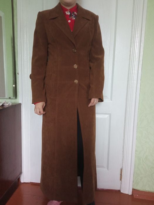 Жіночий демісезонний плащ.