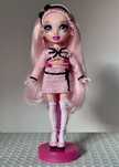 Boneca da série 2 de Rainbow High, Bella Parker.