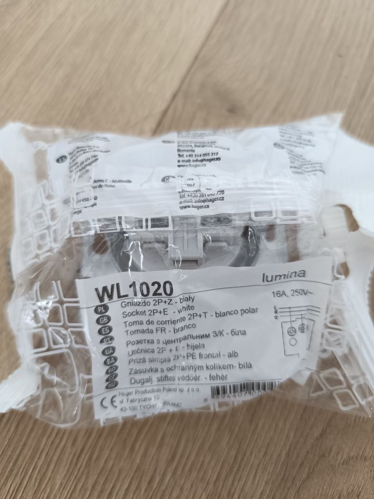 Gniazdo Hager Lumia WL1020 3szt.
