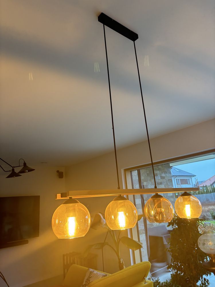 Lampa wiszaca nad stół