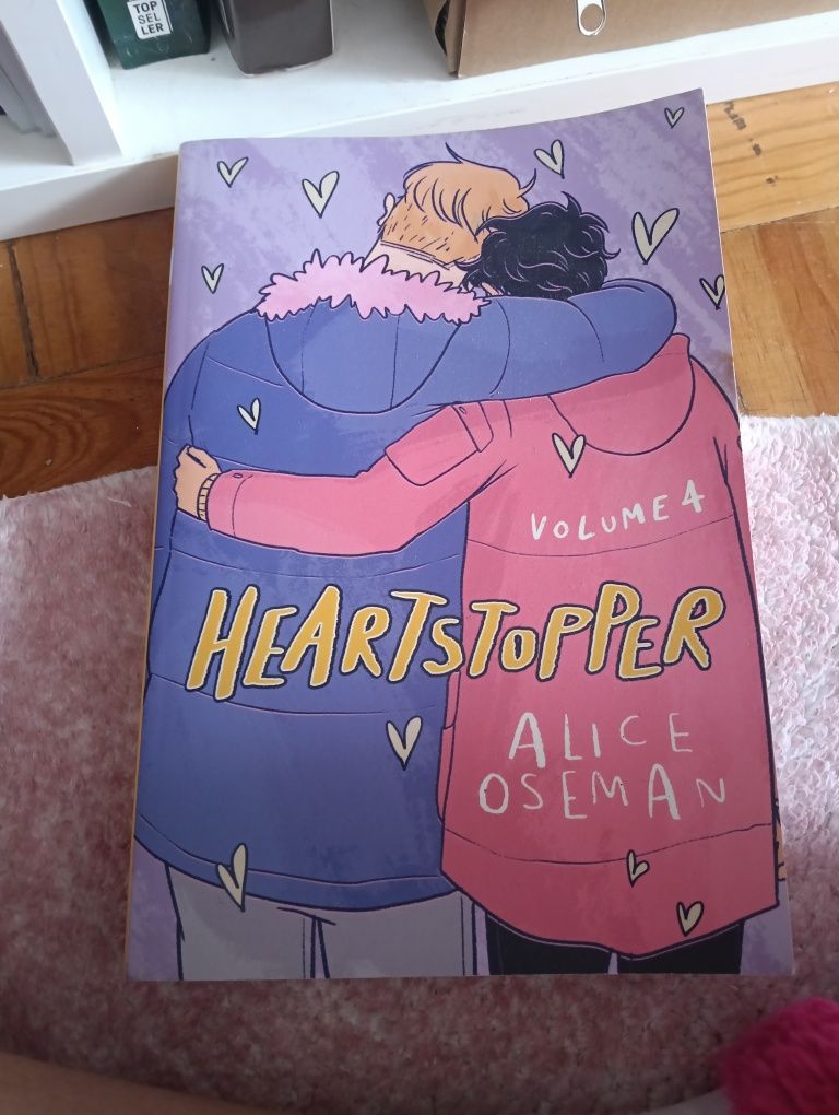 Vendo 4° volume da coleção heartstopper em ingles