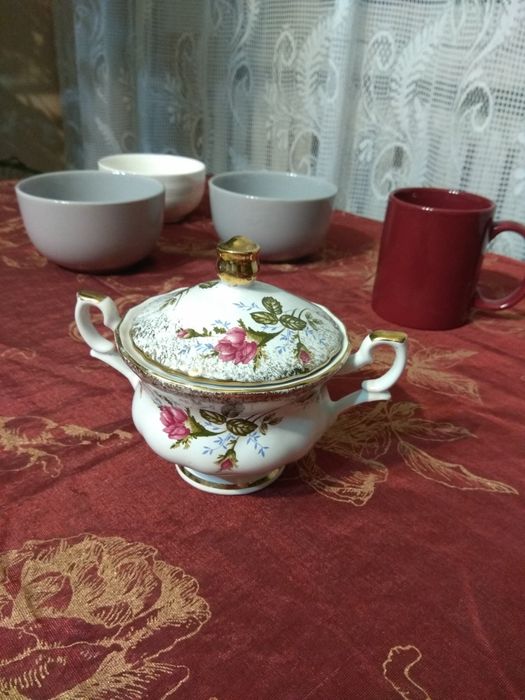 TCM Obrus Bordo Złoty wzór Glamour
