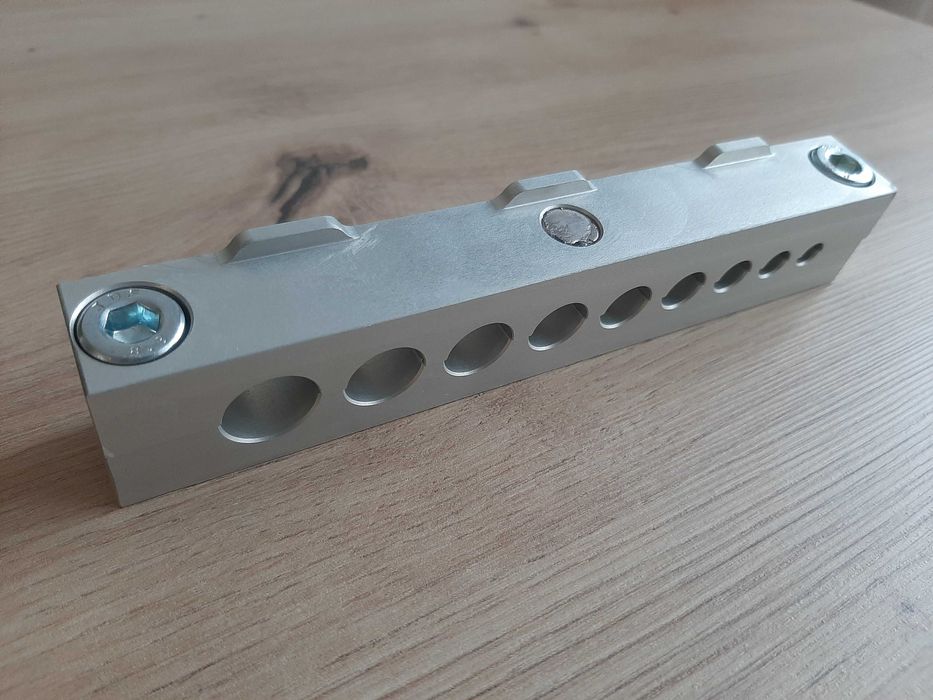 Precyzyjna nakładka imadła do chwytania rur i prętów od Fi6 do Fi14mm