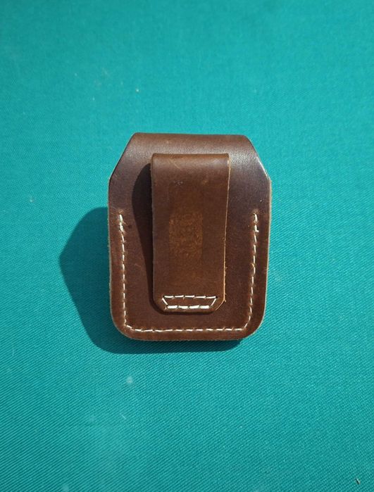 Lindíssima e única bolsa para isqueiro Zippo, em couro - NOVA